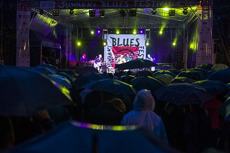 Bluesowe emocje, zabawa i gwiazdy na zdjęciach Macieja Giedrojcia-Jurahy